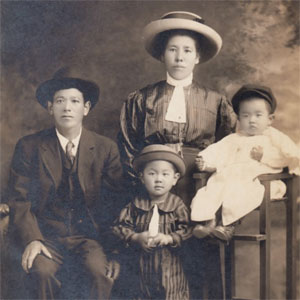 Akira Saruwatari Family