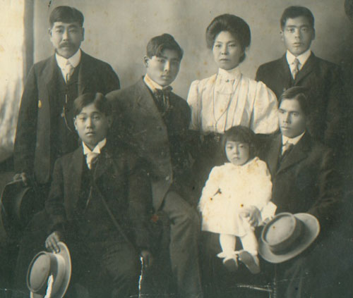 Kinzo and Fuji Fukushima with their family