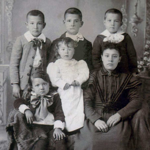 Isabel Ayala Grajeda and Dana as children