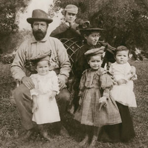 Juan Alvino and Josefa Romero with four of their children
