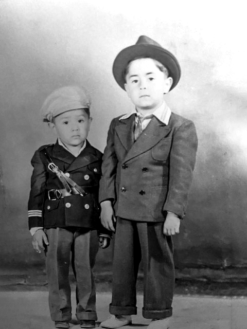Gil y su hermano mayor, Bernardo Jr.